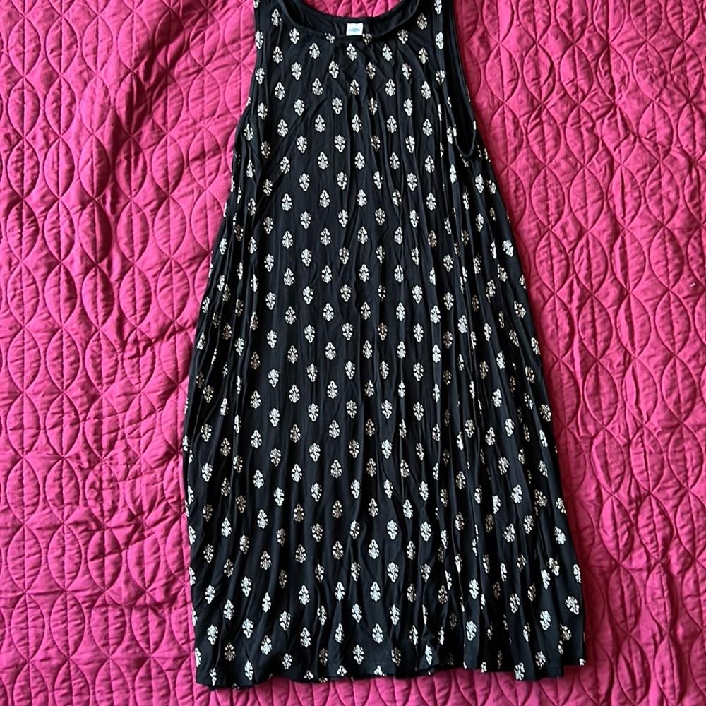 Old Navy sleeveless casual dress. Size large.